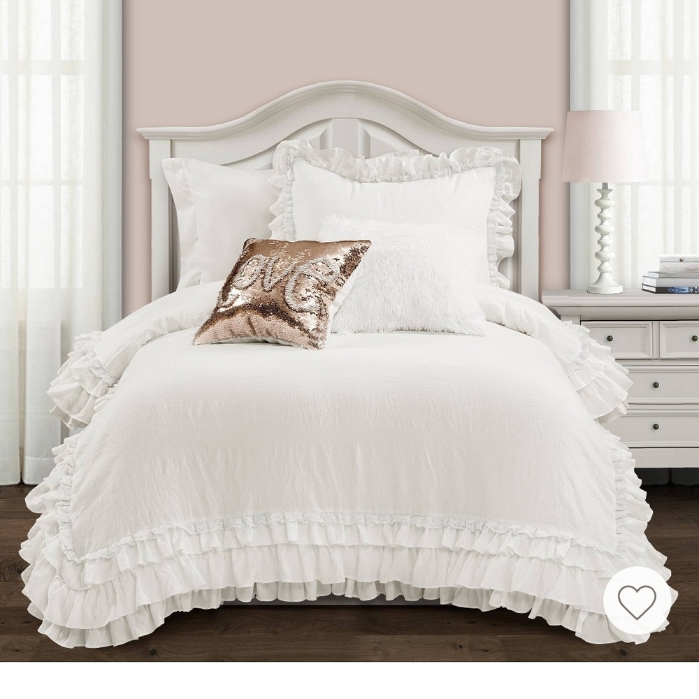 White Ruffled Comforter ONLY!!!